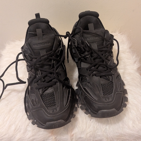 Balenciaga Men's Black Track Sneakers Size 42 (US 9) - Picture 1 of 11